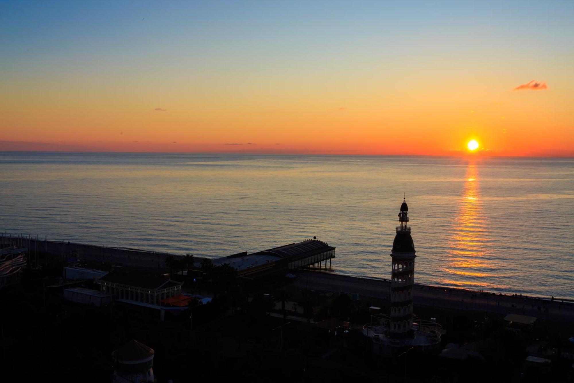 Best Location Apartments In Batumi Bagian luar foto